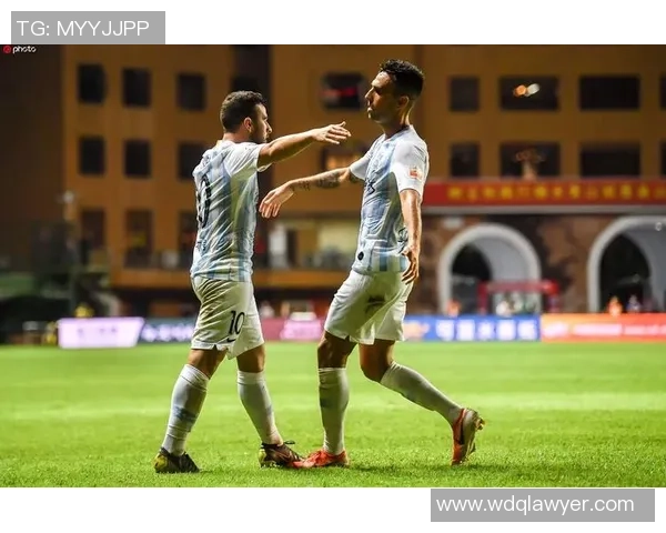 恒大与富力激战72分钟精彩回顾双方球员拼搏精神令人赞叹