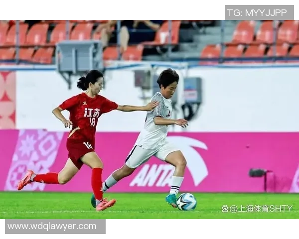 胡志明市女足与河内女足激战正酣谁将赢得越南女足联赛的荣耀